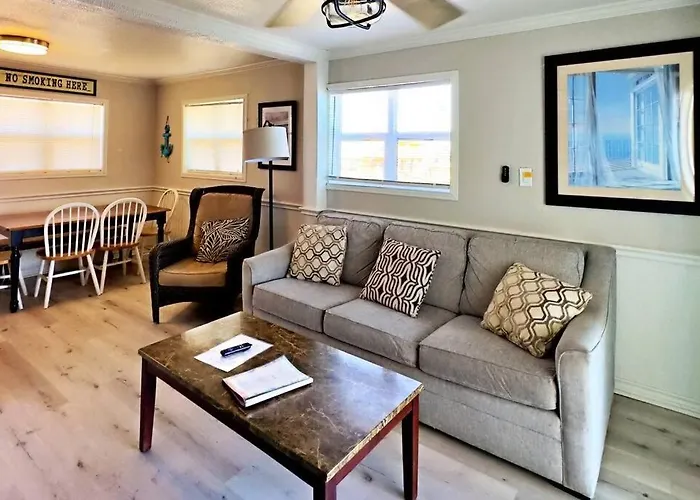 Zeus\' Retreat: Your Ultimate Oceanfront Getaway