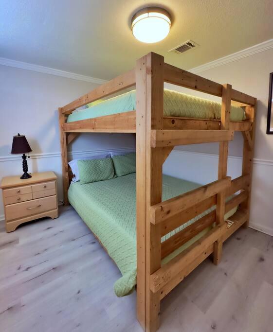 Zeus' Retreat: Your Ultimate Oceanfront Getaway *