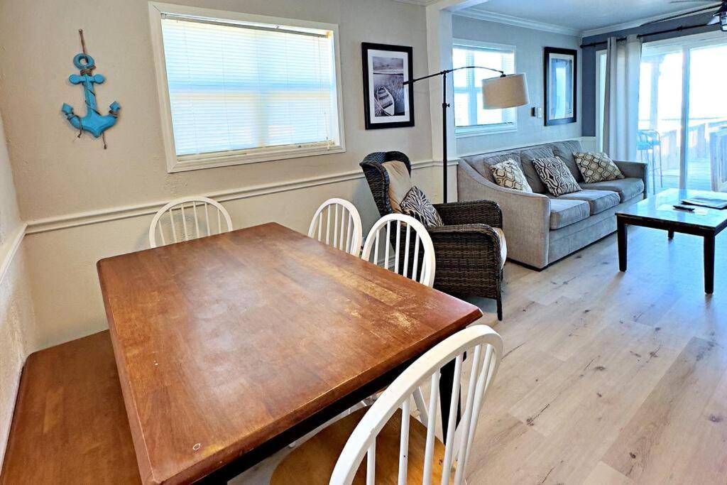 Zeus' Retreat: Your Ultimate Oceanfront Getaway * Surfside Beach