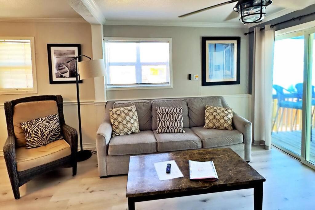Zeus' Retreat: Your Ultimate Oceanfront Getaway * Surfside Beach