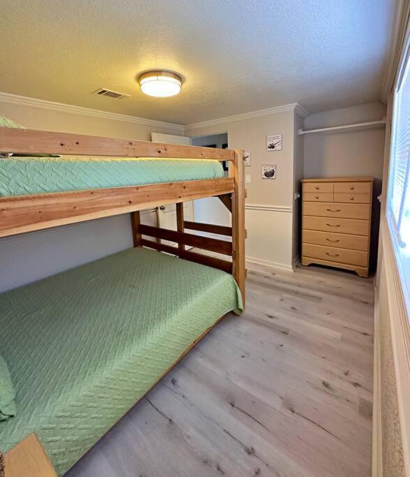 Holiday home Zeus' Retreat: Your Ultimate Oceanfront Getaway *