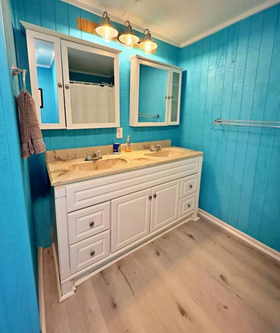Holiday home Zeus' Retreat: Your Ultimate Oceanfront Getaway