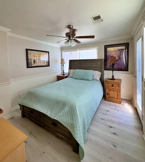Holiday home Zeus' Retreat: Your Ultimate Oceanfront Getaway Surfside Beach
