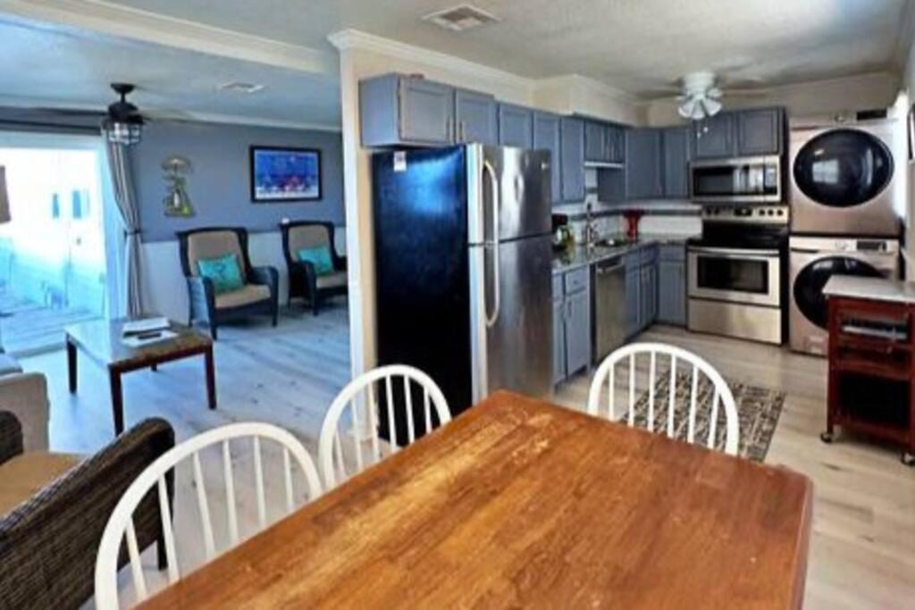 Holiday home Zeus' Retreat: Your Ultimate Oceanfront Getaway