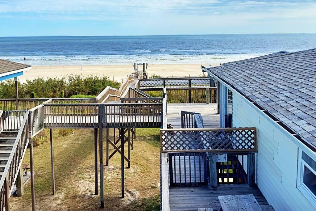 Zeus' Retreat: Your Ultimate Oceanfront Getaway *